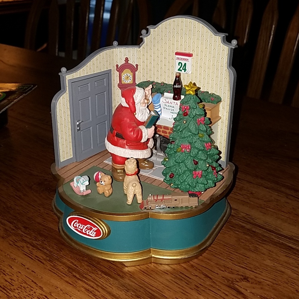 Enesco Coca Cola Santa musical
